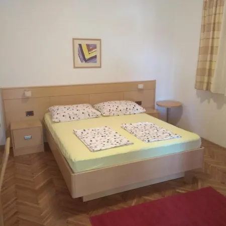 Andela I Mladen Debelic Apartment Rab Town