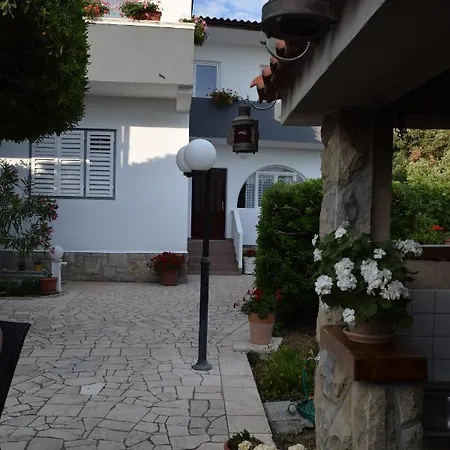 Apartment Andela I Mladen Debelic *