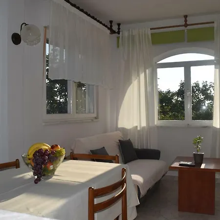 Andela I Mladen Debelic Apartment Rab Town