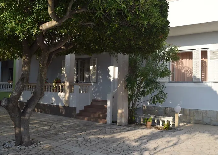 Andela I Mladen Debelic Apartment Rab Town